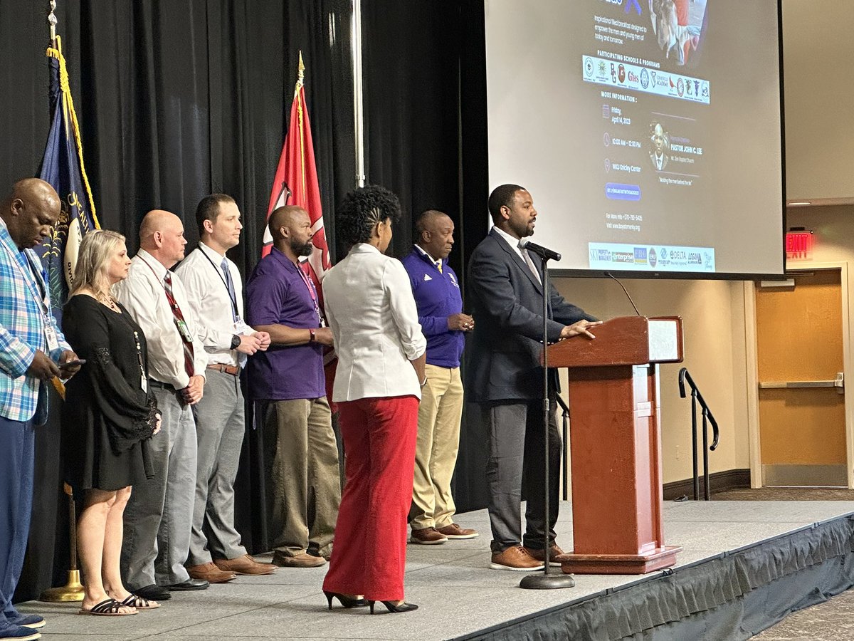 WeAreJonesville's tweet photo. Our Co-Founder @ReliaOnTheHill delivered a powerful message to young leaders and fathers in attendance.
โClimb Higherโ , as she referenced the importance of leadership and pursuing your dreams & goals.
โI will CLIMB HIGHER.โ
@BoysToMen_KY #BreakfastWithDads @wku https://t.co/Na7cJyQbj8