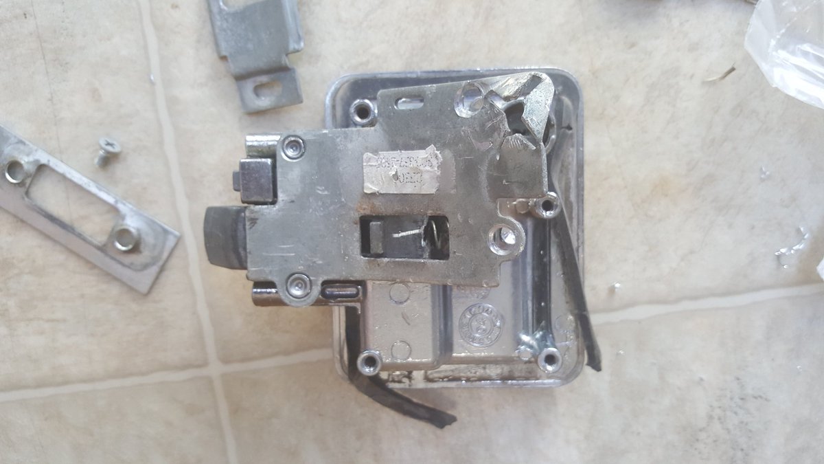 LocLocksmithAZ's tweet image. Day 2 of Country Thunder 2023. This day people learned that when it comes to RV locks, they shouldn't try to fix them themselves.

#rvlocksmith #locallocksmith #santanvalley