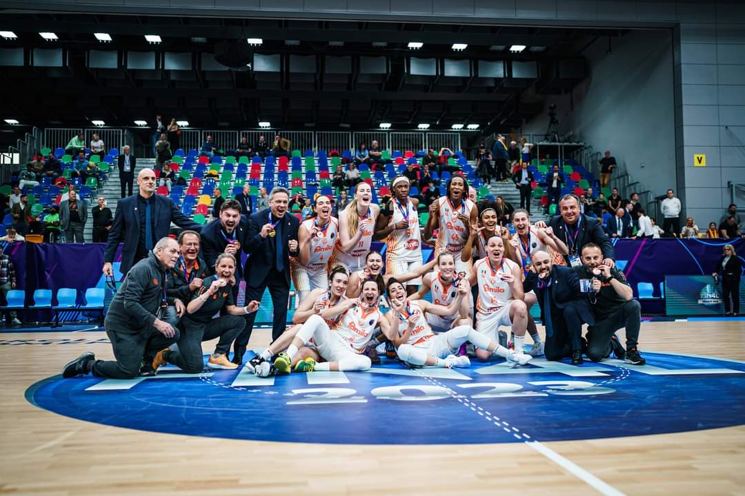 Schio ha appena vinto la finale 3/4 posto di Eurolega, battendo Praga 59-56. Dopo 21 stagiorni torna ad esserci una italiana tra le prime 3 in Europa.
