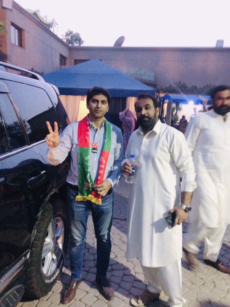 ashrafkhan700's tweet photo. I Felt Blessed one, Lucky enough to have iftar with IMRAN KHAN today at Zaman Park (Khan’s residence)
@ImranKhanPTI @PTIofficial @PTIOfficialLHR https://t.co/YjD1GCUFcn