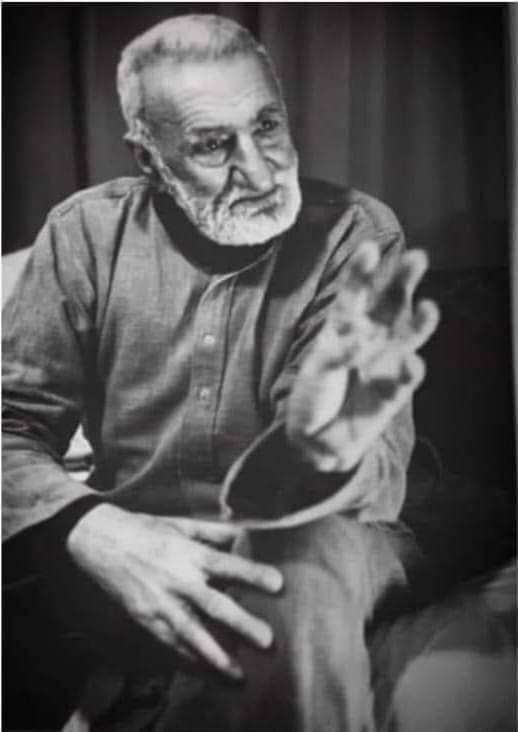 SanaYousafzai9's tweet photo. Drop a picture of #Bacha_Khan_Baba🌹🕊️🌷 from your Gallery. https://t.co/8knqt6K3xz