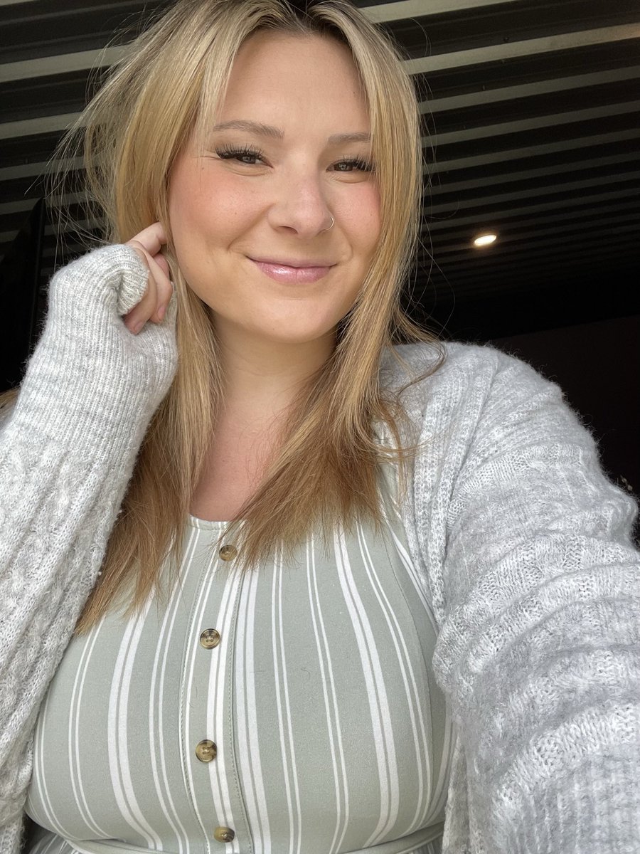 Amandabarker261's tweet photo. We fall in love by chance, we stay in love by choice. https://t.co/Q9hBa6d7tW