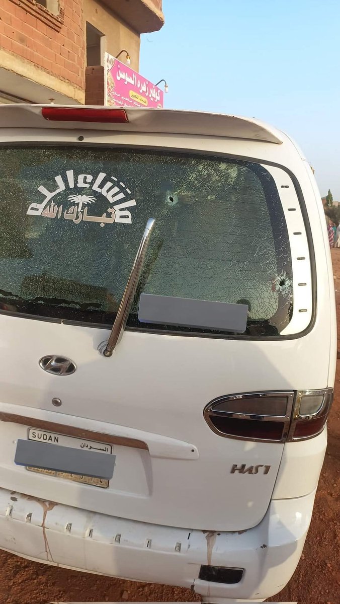 Sudan_tweet's tweet photo. #متداول :
ميليشيا الدعم السريع تغتال أسرة أمام مستشفى سعد ابو العلا، التي قصدوها بغرض إيصال إبنتهم التي كانت في حالة ولادة. 
استشهدت المواطنة ووالدها وعدد من أقربائها، وقام الطاقم الطبي بتوليد المتوفاة إلى رحمة الله والجنين بصحة جيدة.
#السودان https://t.co/XB1N14e7pr