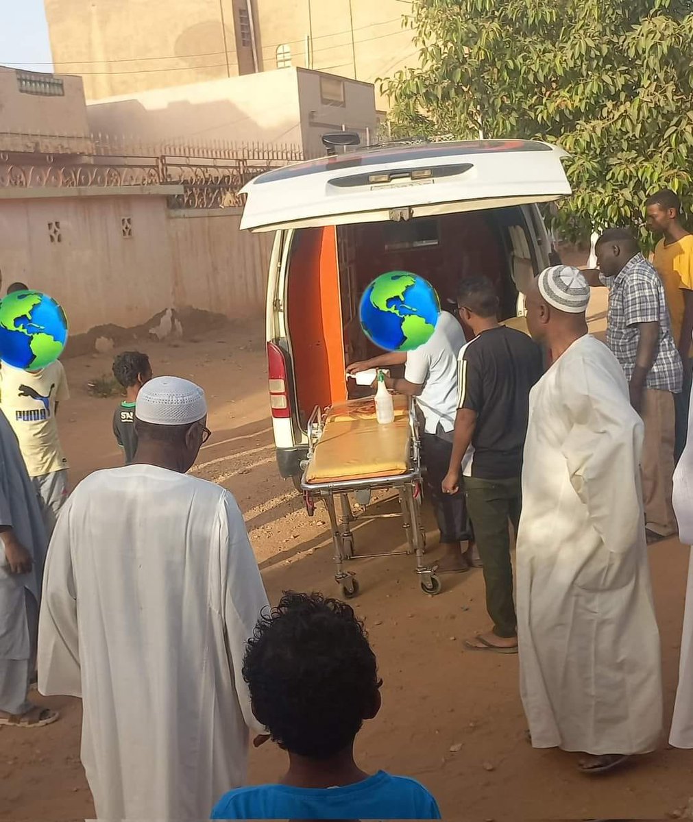 Sudan_tweet's tweet photo. #متداول :
ميليشيا الدعم السريع تغتال أسرة أمام مستشفى سعد ابو العلا، التي قصدوها بغرض إيصال إبنتهم التي كانت في حالة ولادة. 
استشهدت المواطنة ووالدها وعدد من أقربائها، وقام الطاقم الطبي بتوليد المتوفاة إلى رحمة الله والجنين بصحة جيدة.
#السودان https://t.co/XB1N14e7pr