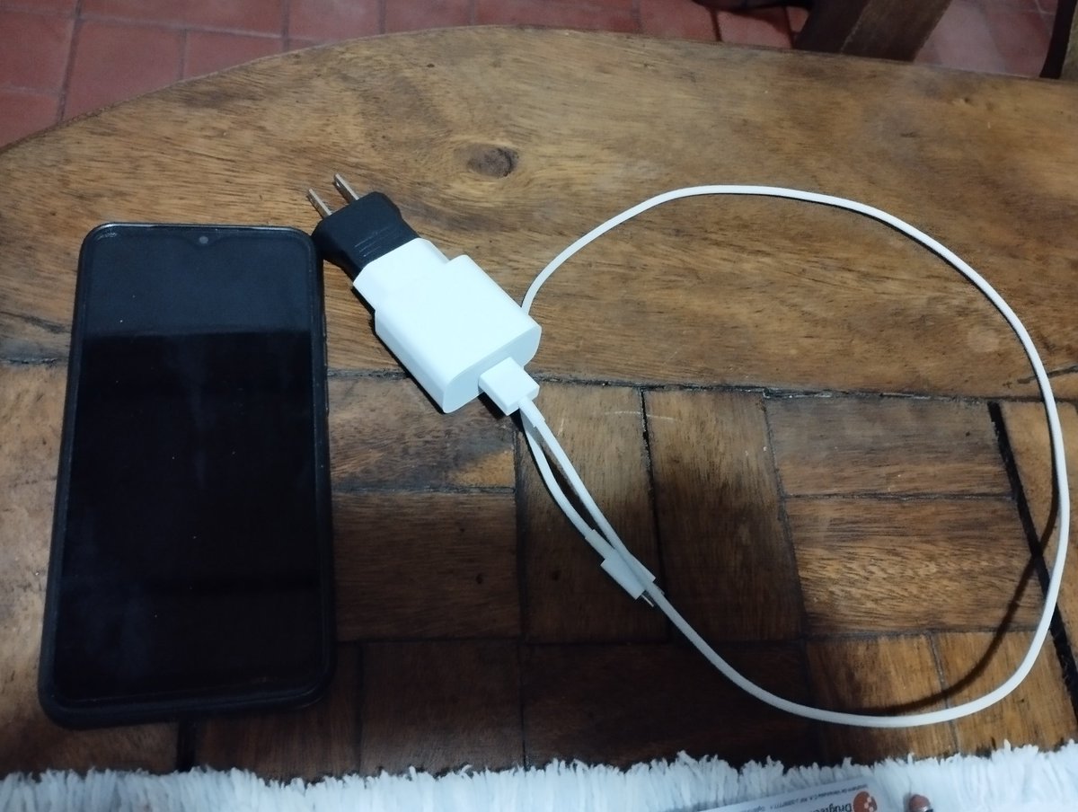 pedroascn's tweet photo. Se vende Redmi 9At usado 70$ https://t.co/xN3GlqY6nY
