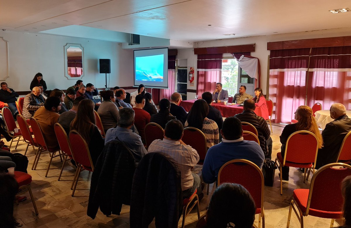 AlbarracinDif's tweet photo. #UnaConcepcionConFuturo/❤️

Compartimos un enriquecedor encuentro con docentes de distintos niveles educativos y alumnos de profesorados de la ciudad, donde intercambiamos ideas y proyectos en materia educativa. https://t.co/3aBw5XUwzD