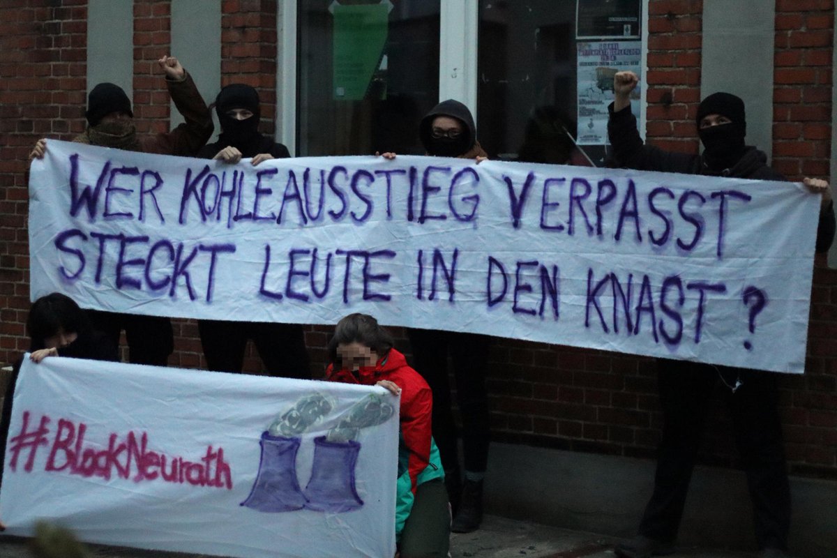 tkkgklima's tweet image. 1/2
#Solidarität mit den Angeklagten im Block-Neurath Prozess! 
Vor  wenigen Tagen wurde die erste der angeklagten Personen im Block Neurath  Verfahren am #Grevenbroicher Amtsgericht zu einer 9-monatigen Haftstrafe  ohne Bewährung verurteilt. 

#BlockNeurath