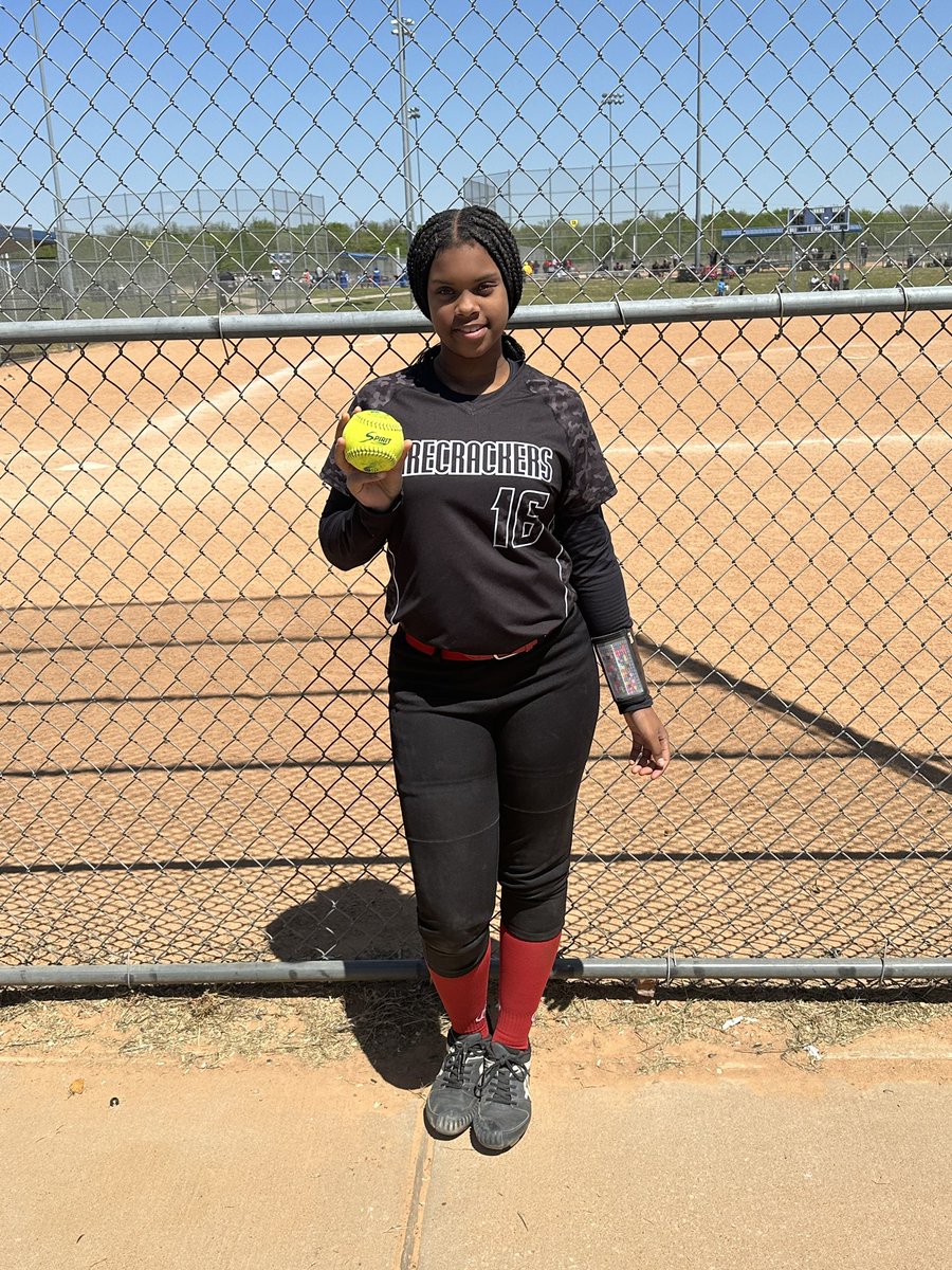 MWFC12U's tweet photo. Congrats to #16 on her solo home run 💣 in todays semi final match in Tulsa, Ok! 💪 🔥 @ROIFASTPITCH #fcstrong https://t.co/u6qZQF6Ip3