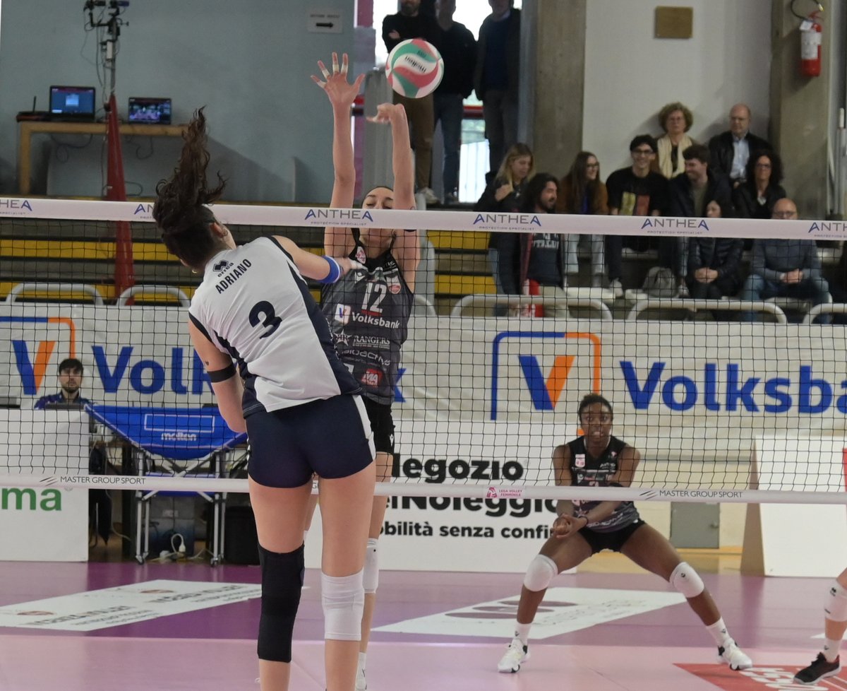 ClubItaliaFemm's tweet photo. #SerieA2 #PoolSalvezza
Le #azzurrine π concedono il bis π
Nella 7Βͺ giornata (1Βͺ di ritorno) il Club Italia supera 3-0 (25-14, 25-22, 25-22) Vicenza Volley
π La news β‘οΈ https://t.co/DnUmJQmInu
@Federvolley @LegaVolleyFem #ClubItaliaF https://t.co/0DHwTMVmFt