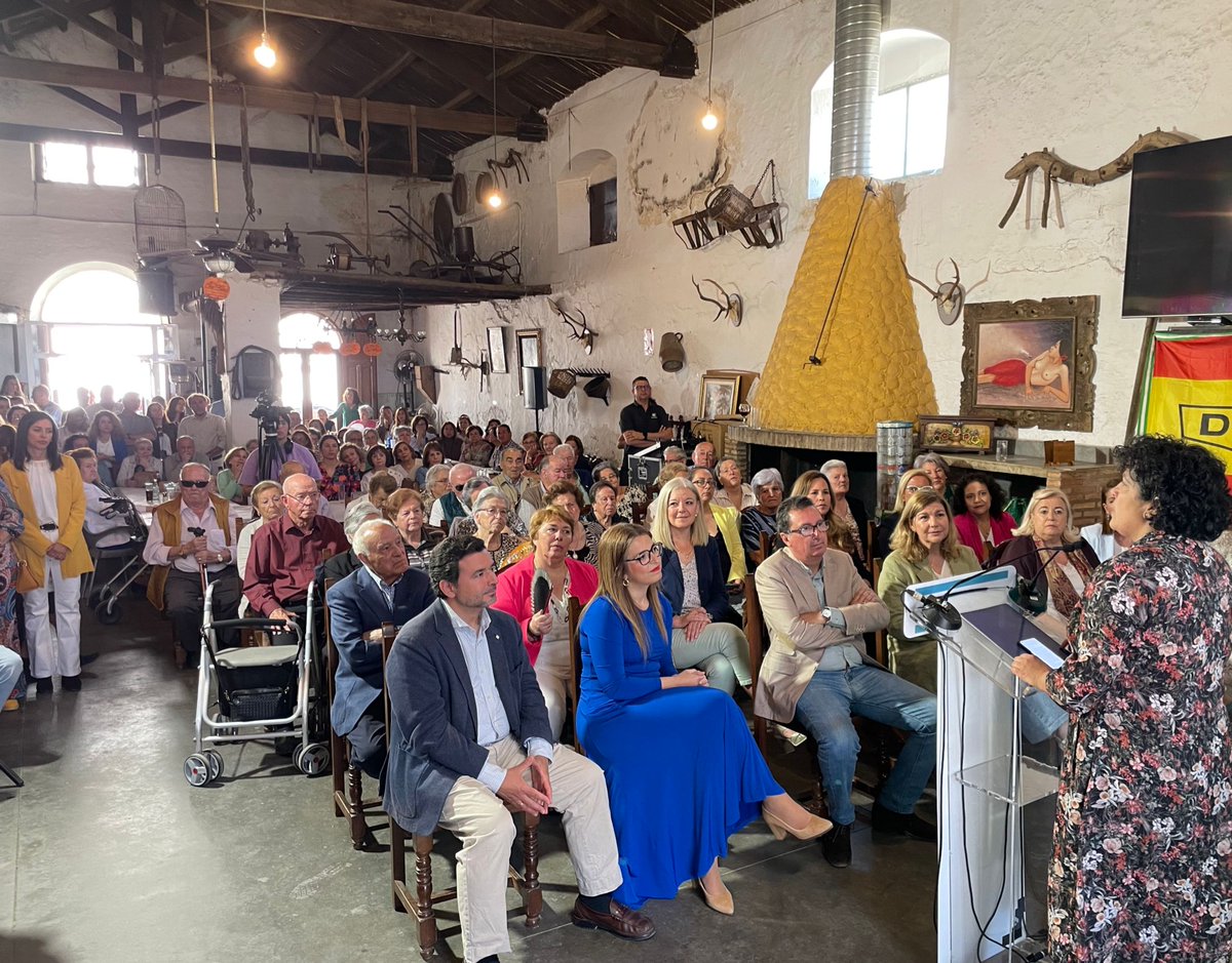 DuendeDeHuelva's tweet photo. El @PPgibraleon ha presentado su candidatura para las próximas elecciones municipales del 28-M.

Un equipo renovado de mujeres y hombres encabezados por Paqui Rosa que quieren y sienten #Gibraleon y aspiran a recuperar un pueblo modelo de desarrollo, progreso, empleo y bienestar. https://t.co/DoeztPoTx0