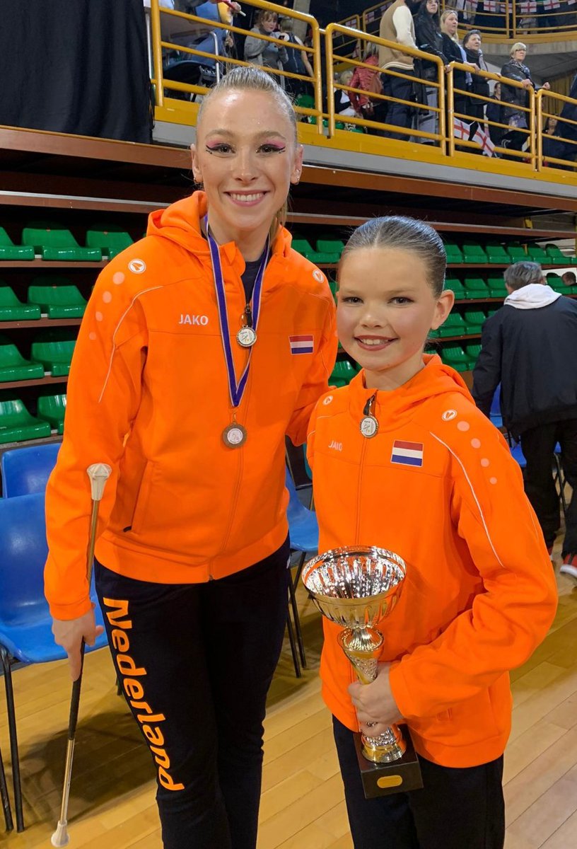 Het weekend van 6 t/m 9 april vonden de Europese Kampioenschappen twirlen plaats in Montichiari, Italië. Yselle Kleingeld en Dianne Kerkhof, beide lid van Twirlvereniging Celebration, reisden met de gehele Nederlandse equipe af naar Italië om te mogen

zwijndrecht.info/sport/prachtig…