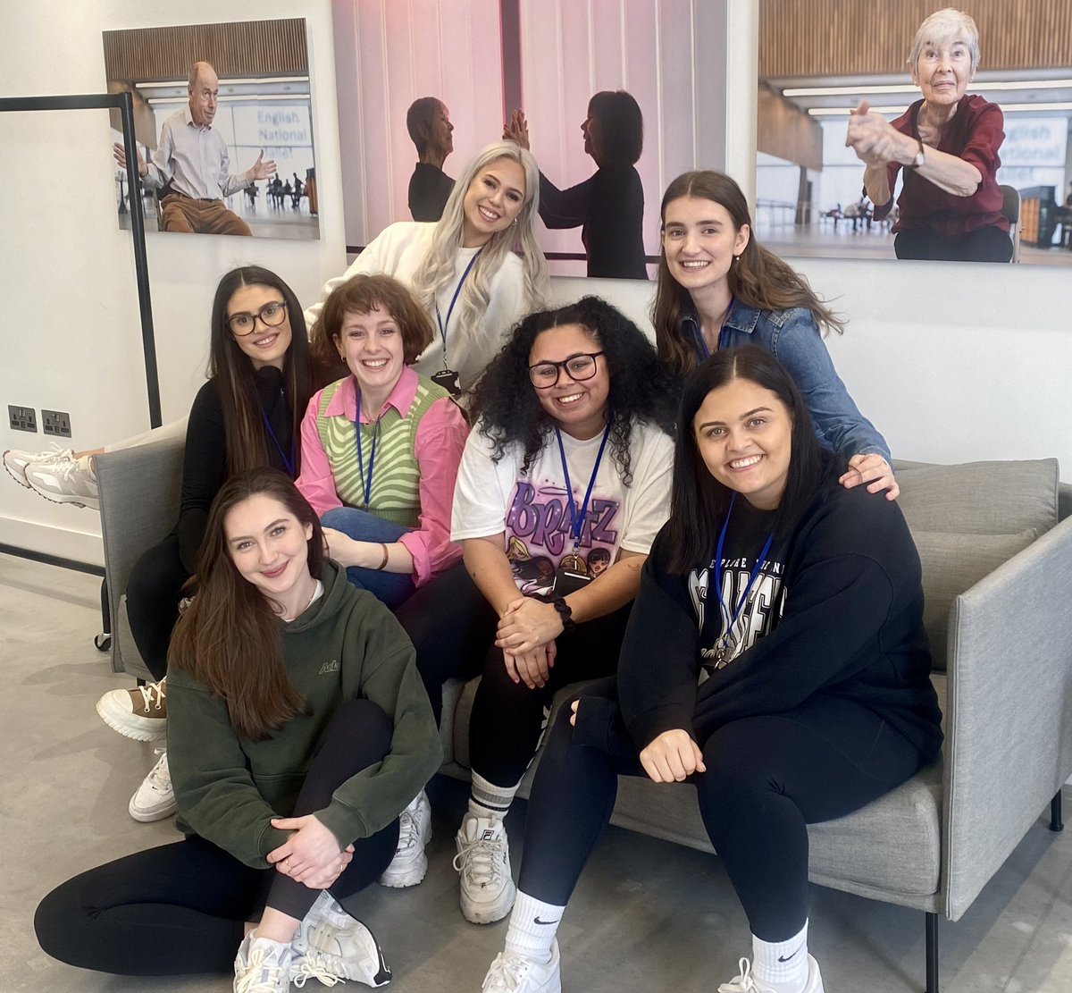thebandfans's tweet photo. We just LOVE this picture of the young girls of #GreatestDaysTheMusical
Meet all the young ladies & your two understudies @bayleyhart_ & @evangelinekjj of GreatestDaysMusical!
Retweet if you canโt wait to meet them?
#SwearItOnTheFans
#DoThatDive
#ReadThatBook
#StopThatBus https://t.co/n1Ri9LxgZY