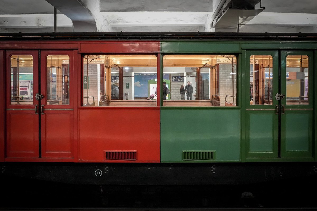 La @ratp et @ademas_metro célébraient ce dimanche le quarantième anniversaire de la fin de service des rames #spraguethomson à la station Porte de Saint-Cloud #métro #paris