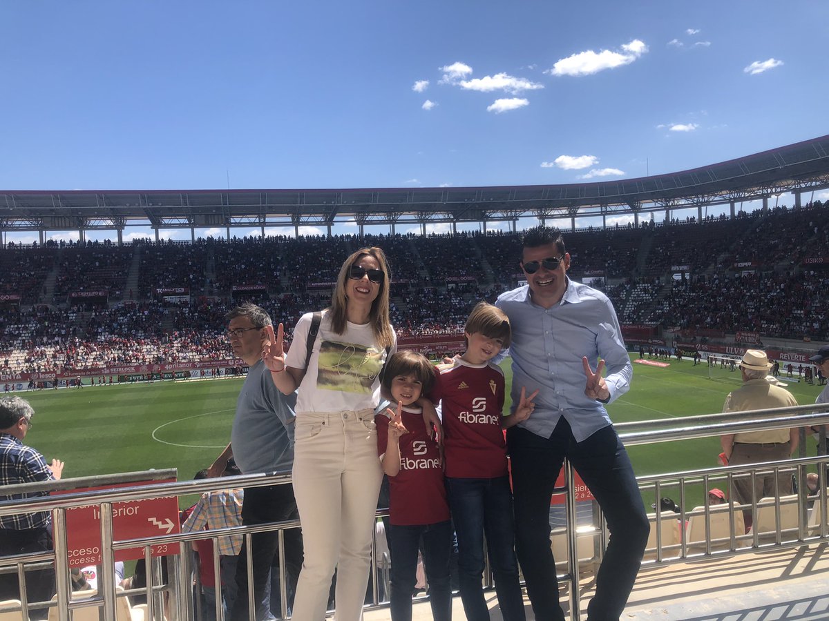 jmapeka's tweet photo. “Día de Fútbol y Familia, con resultados dispares. Homenaje a la #CanteraGrana ❤️🤍#Imperial, en su línea destapando talento, hoy turno de #Josepa. @777ToRaL_ convocado con primer equipo, y van 8”.  ¡ENHORABUENA! @DSanchezRodri @realmurciacfsad  #ADNRM @canofeijoo @Alenda14 https://t.co/SVmaueCNJ1