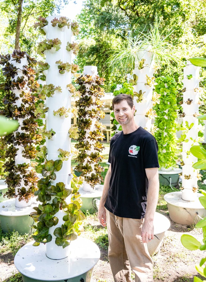 mitternight's tweet photo. He built his garden from the ground up – literally! My latest for @ChasCityPaper
https://t.co/oWOuo3sA7Z https://t.co/ELmUnuWdFU