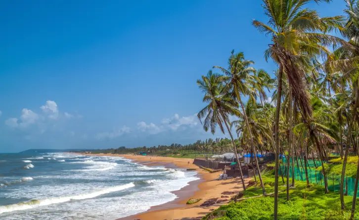 AnitaDharpale's tweet photo. Let’s now explore some beaches of #GOA
 #SinquerimBeach.  1/X

Sinquerim Beach is located just beside Aguada Fort, a major tourist attraction in Goa with immense historical significance. So, there’s no reason why you should visit the latter &amp; miss out on the former.#ExploreBharat https://t.co/i1mWHOm24Z