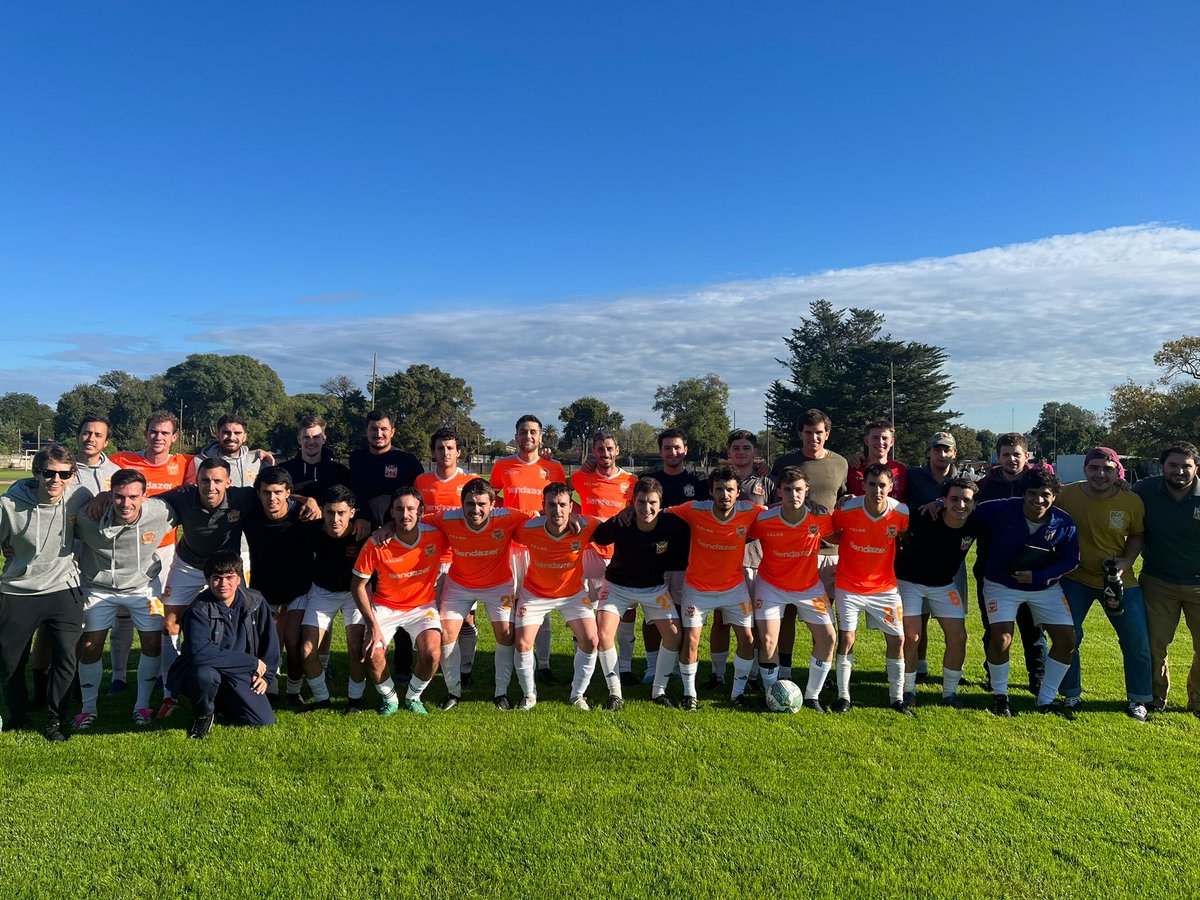 Wolframio_U's tweet photo. Buen comienzo de año! Se fue el primero en @ligauniversitariauy ganando 2-0 vs @arquitecturajrs . Partido muy trabado supimos encontrar el 1-0 mediante nuestro capitan @mpazvillafan . El equipo continuo en buen nivel y se liquidó el partido de la mano de @alvamacos. A seguir asi! https://t.co/JrCwjF2oWp
