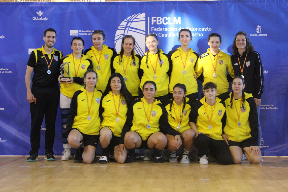 fbclm's tweet photo. #F4LigaUCLM🚺|  CEREMONIA DE PREMIACIÓN 🏀 
🥇@CEIToledo
🥈@basketsales 
🏅Lucía Díaz (Cei Toledo)
@CEIToledo - @BCriptana
Streaming👇👇
💻 https://t.co/xPki9j9kTJ
📊STATS by  @SwishAllHoops 
📸 Galería Flicker FBCLM👇👇
https://t.co/S7vFswwwEa
#PasionXBasketCLM https://t.co/5uHIHP7zYN