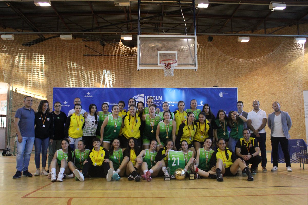 fbclm's tweet photo. #F4LigaUCLM🚺|  CEREMONIA DE PREMIACIÓN 🏀 
🥇@CEIToledo
🥈@basketsales 
🏅Lucía Díaz (Cei Toledo)
@CEIToledo - @BCriptana
Streaming👇👇
💻 https://t.co/xPki9j9kTJ
📊STATS by  @SwishAllHoops 
📸 Galería Flicker FBCLM👇👇
https://t.co/S7vFswwwEa
#PasionXBasketCLM https://t.co/5uHIHP7zYN