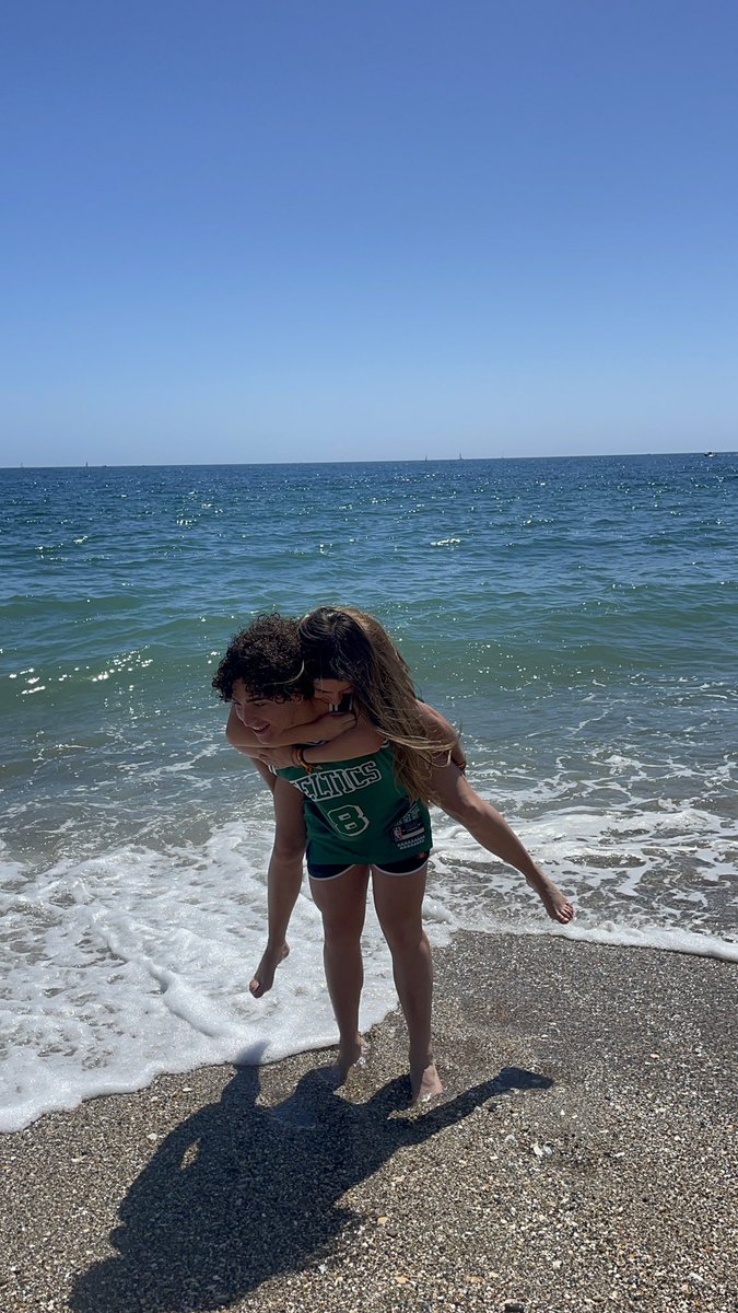 rociohenares26's tweet photo. resaca del finde https://t.co/I4Xv5zZHAB