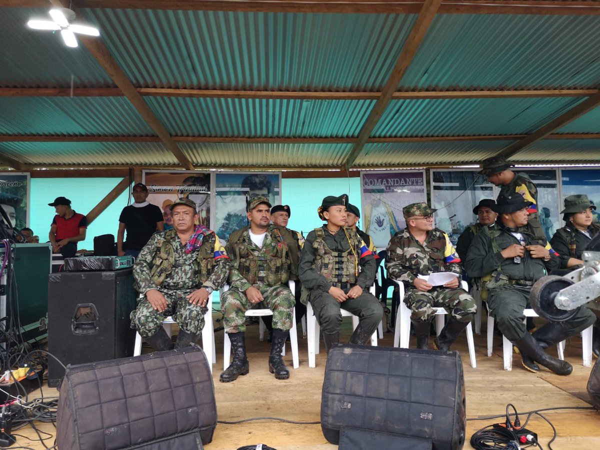 verdolaga2323's tweet photo. Lo crean o no, aquí está el futuro congreso de Colombia, nuevos senadores de las Farc (con Iván Mordisco a la cabeza), y no olvidemos que detrás vienen los del Eln, así poco a poco van socavando la democracia. https://t.co/I4w0J7gaVV