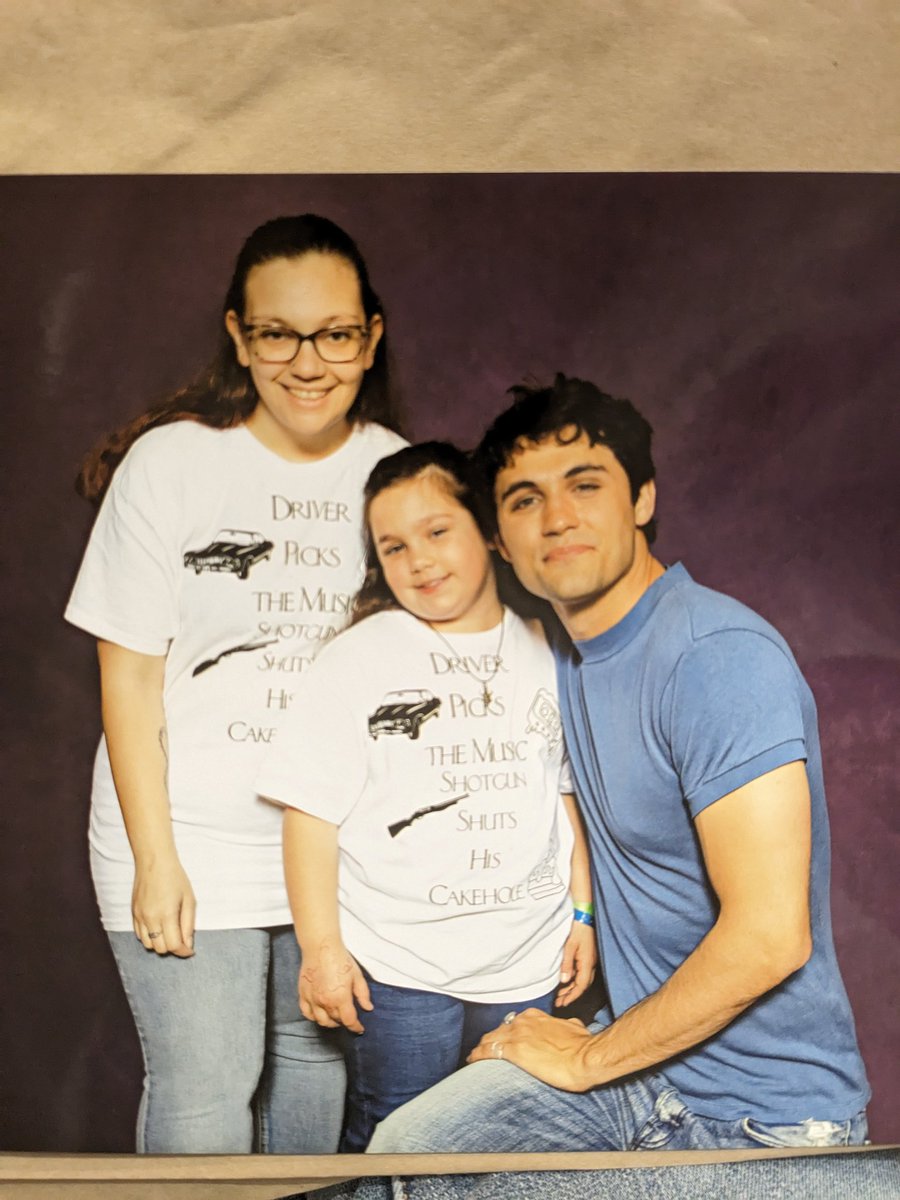 Skylar couldn't help but only pay attention to <a href="/JensenAckles/">Jensen Ackles</a> during our photo op <a href="/CreationEnt/">Creation Entertainment</a> #SPNNJ these people are all amazing 🥰😍