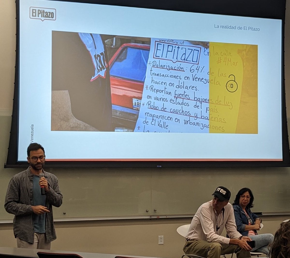 dromero2's tweet image. Papelógrafos para informar en Venezuela. Wow, qué trabajo el del @ElPitazoTV  #Coloquio2023  #ISOJ2023