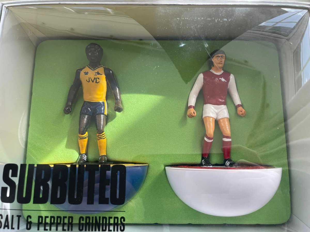 randomsh1t1471's tweet photo. #Subbuteo #Arsenal          

Official Salt and Pepper shakers Painted in Arsenal Colours  

#ArsenalCollection https://t.co/26aznU3Svp