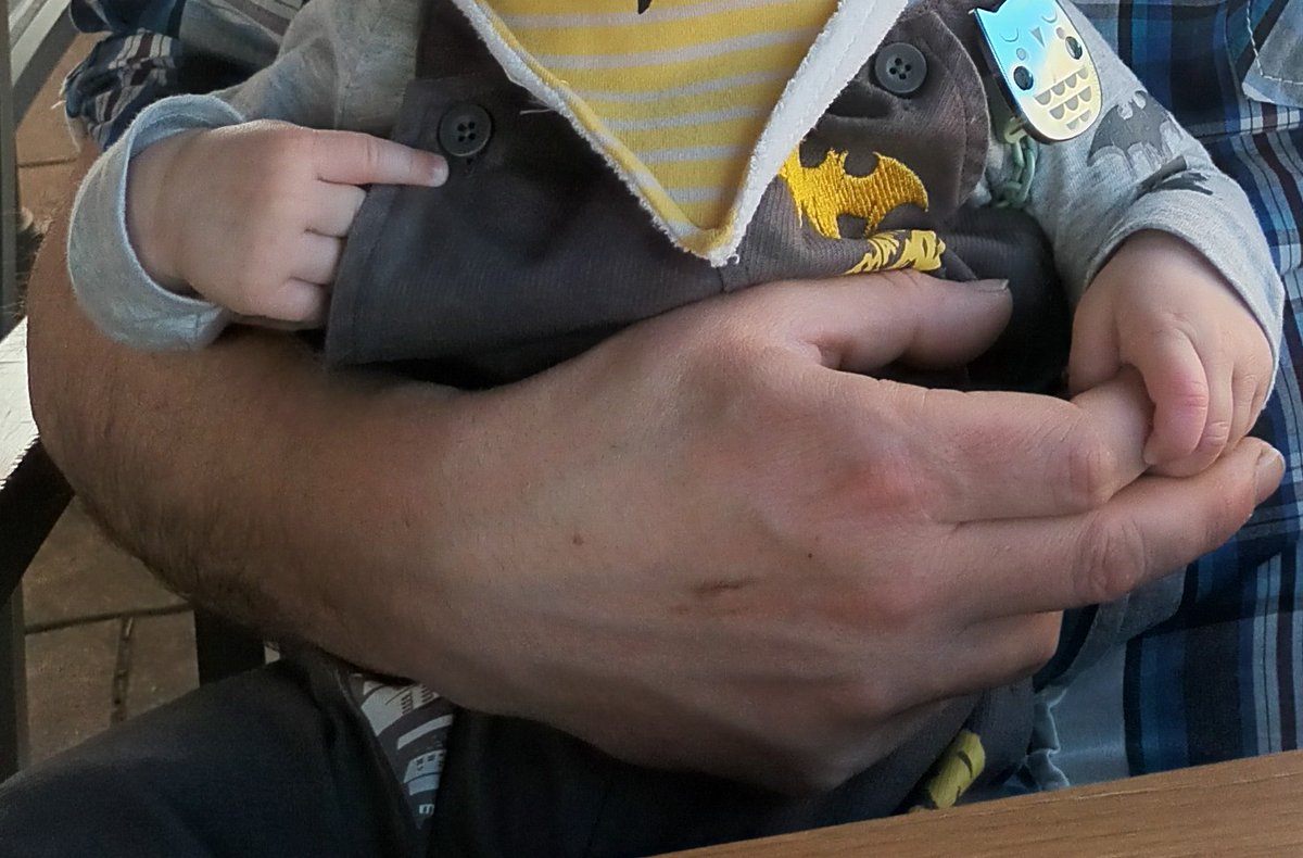 ArkaitzO_07's tweet photo. Agárrate fuerte txiki que no te voy a soltar.
#Iloba #Osaba
#Sobrino #Tío https://t.co/1wXNLtorip