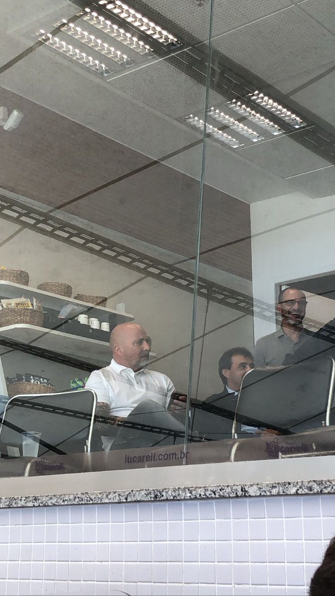 damasdoesporte's tweet photo. O novo treinador do Mengão está no Maraca para acompanhar a estreia do time no Brasileiro! 
#FLAxCFC https://t.co/srrF3Ilsrv