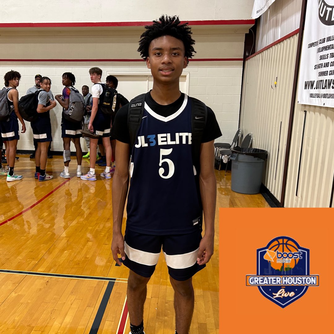 Elijah Garrett @_elijahhh5 was hitting shots, making the right reads and a little bit of everything on his way to 15p and a W to advance to the championship game. Not too many 15u guards have the smoothness of Garrett! #GreaterHoustonLive @jrbevent