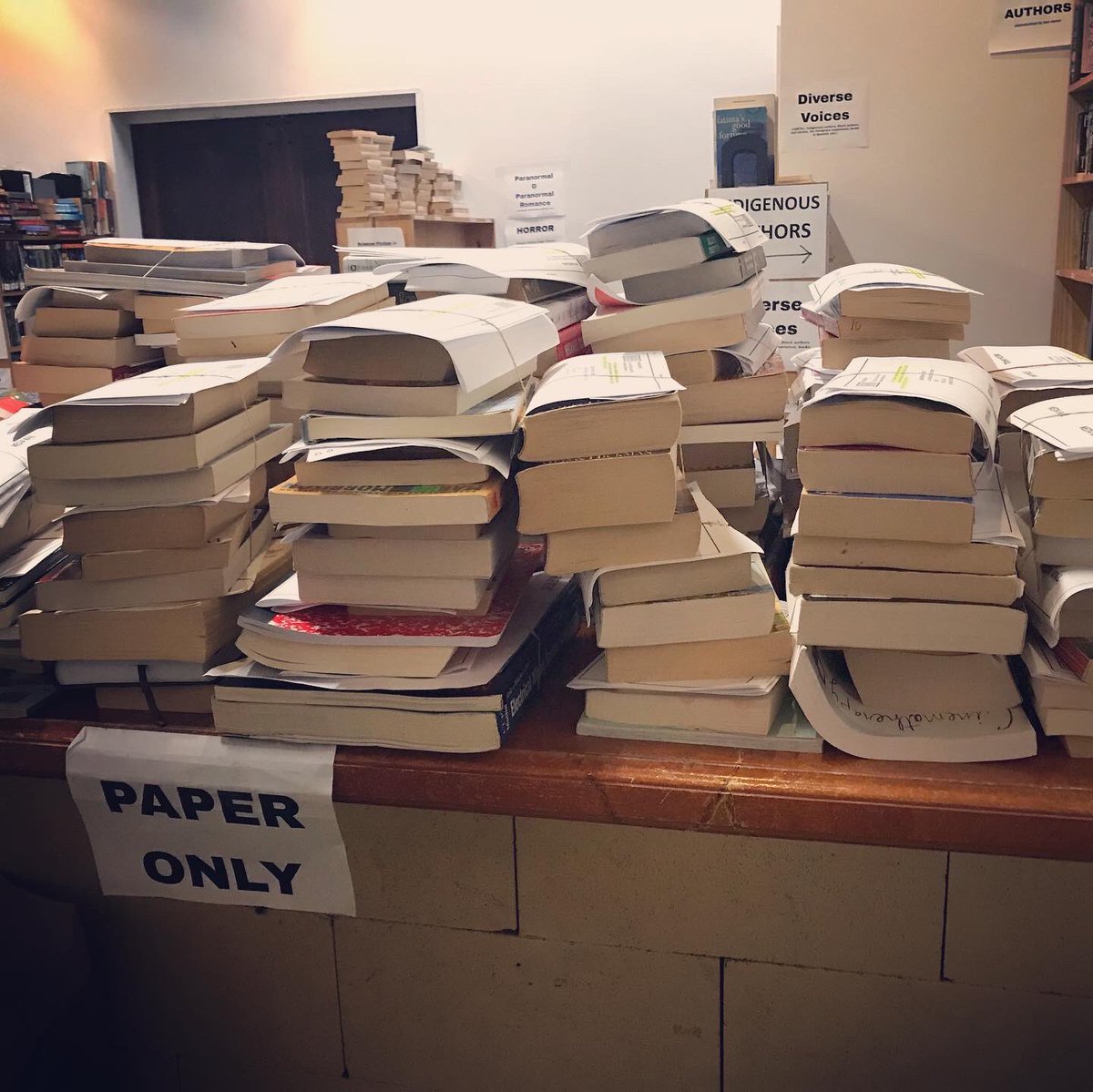 🚨 MAILING FREEZE 🚨 Our amazing volunteers packed 200+ books this week, but we do not have the funds to mail them. 😞 One package = around $5 to send. Can you help us? 
Venmo: BigHouse-books
CashApp: $bhbms
PayPal: bighousebooksms@gmail.com
Or donate at bighousebooksms.org