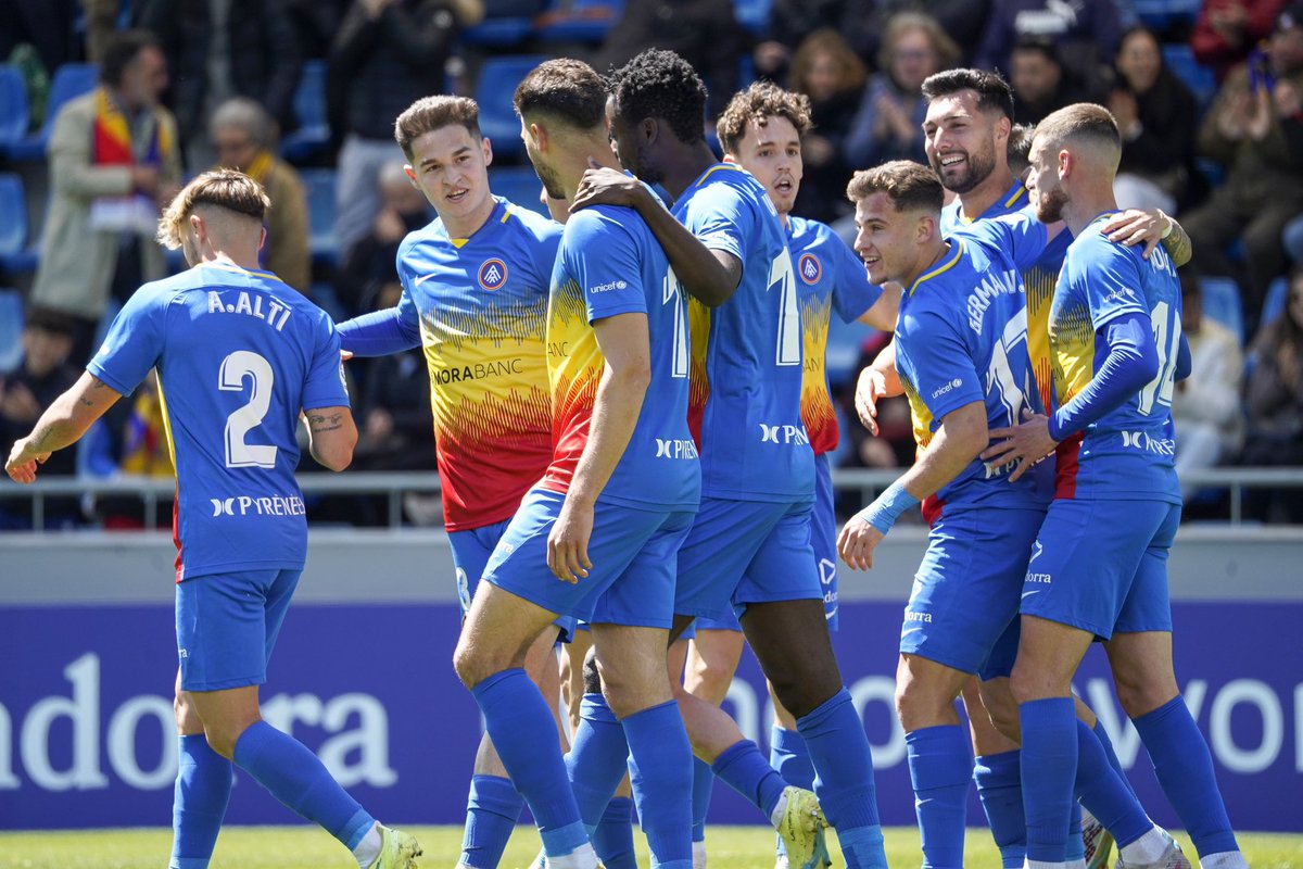 edersa10's tweet photo. Que nunca se nos olvide el privilegio de formar parte de esta familia. ❤️🍍⚽️ @fcandorra https://t.co/gnJ7nueeTJ
