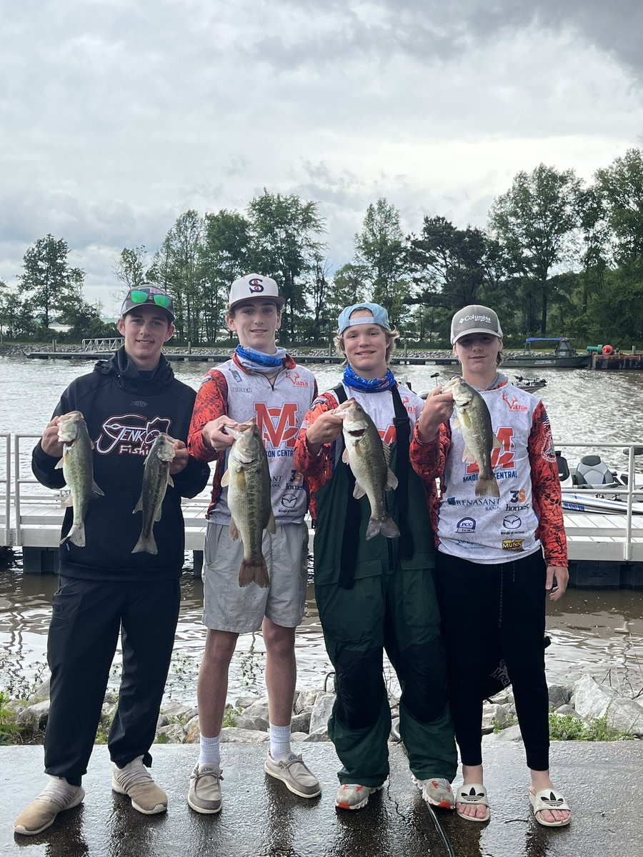 csandberg5's tweet photo. Madison Middle represented yesterday in the last BASS central division tournament on Ross Barnett.  @Tuckerice11 and Cash Jones get the W.  @RyanSandberg32 and Katz take 3rd! https://t.co/25pLuzkZCf