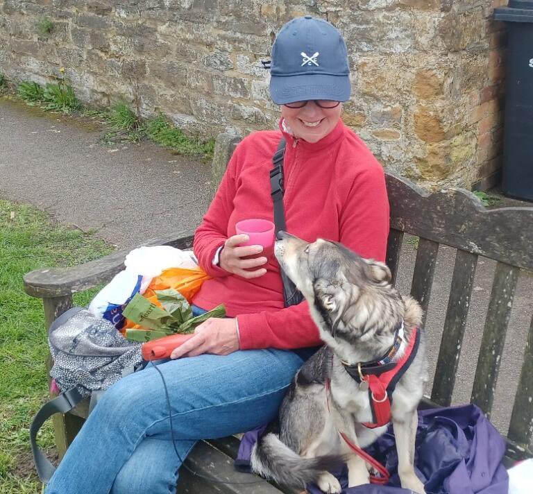 My went to help Danielle at a car show selling merch. I hung owt wiv da luffly Helen an her partner Dave fer da day. Long walk, lots ov fuss an tons ov treaters. Now kwite hegsawstid 😴😴😴😴