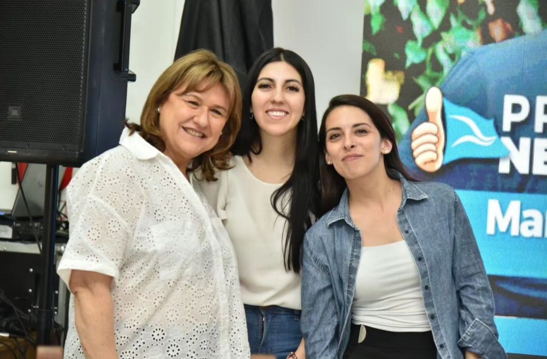 JazDoeste's tweet photo. @AnaPechenOk Estas chicas con poderes humanos !! https://t.co/Fd8UNNGbi7