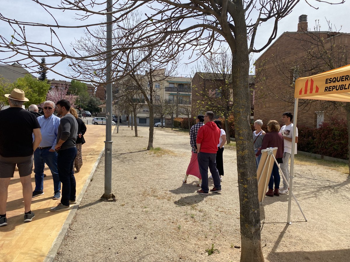 ERCPalau's tweet photo. 🏡 Avui hem visitat els barris de la #PedraLlarga, #CanDuran i #Montjuïc juntament amb l'alcalde i candidat @uri_roca i membres de la candidatura. Hem escoltat les inquietuds i propostes dels veïns i veïnes.
💪🏽 Seguim treballant per tots els barris de #PalausolitàiPlegamans! https://t.co/fYIDFZD7iG