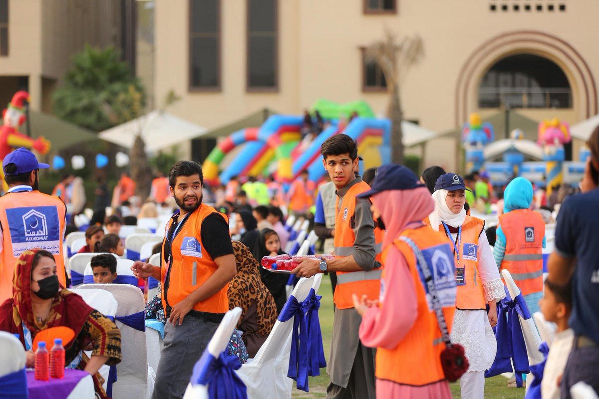 AliRanaSultan's tweet photo. Alkhidmat Foundation Pakistan has successfully organised Pakistan's largest Orphans Iftar dinner 2023 at UMT, Lahore.
#alkhidmatfoundation #alkhidmatvolunteers #grandiftar #volunteering #orphansunday #support #love #harmony
#Event #UMT #orphans https://t.co/V3XmG4GuD6