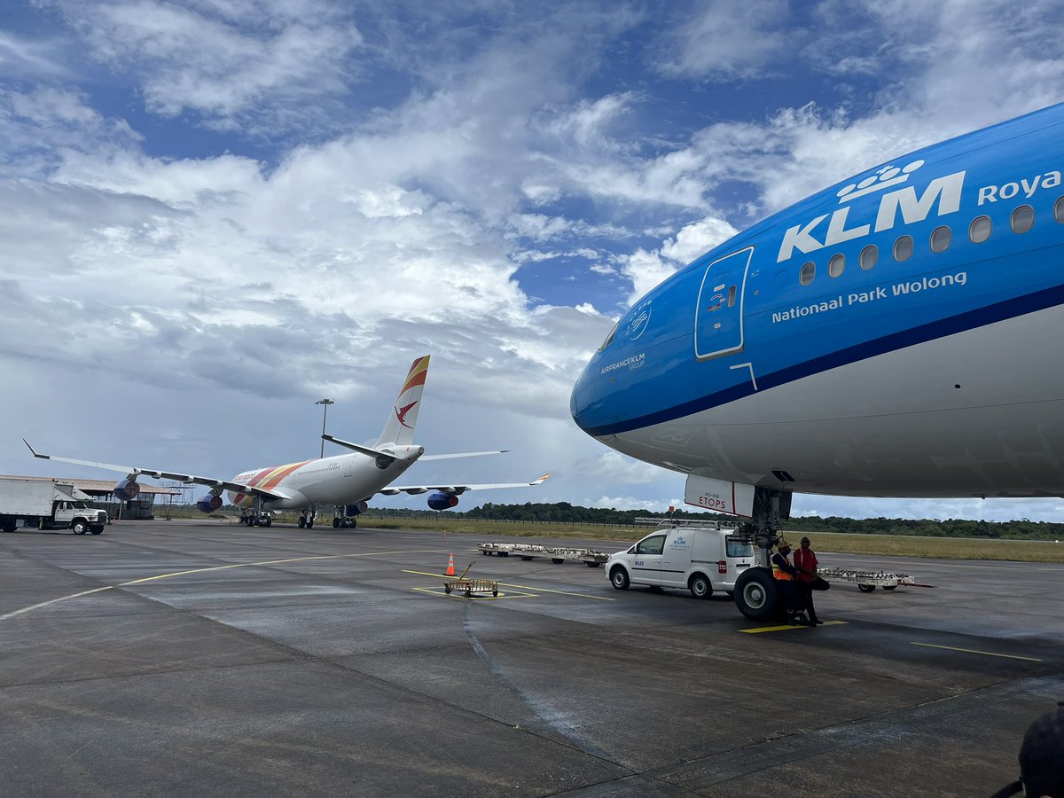 MarcMabelis's tweet photo. Hello Paramaribo #KLM713 #AMSPBM #luchtvaart #KLM #PHBVG. Bijna 400 mensen veilig en op tijd naar Suriname mogen brengen. With pleasure. βοΈ https://t.co/BzylLCyL9v