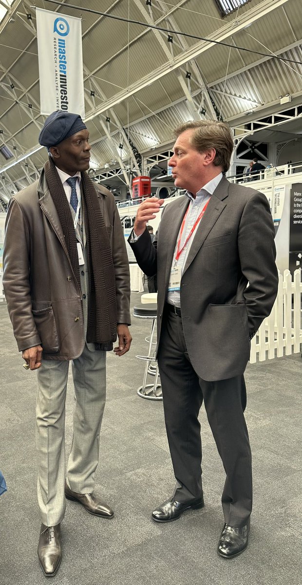 thehelpteamgb's tweet photo. .@masterinvestor Show was a huge success. 💫
It was lovely meeting Robert Jones at Symvan Capital and sharing invaluable financial insights yesterday. 😀
#SuperSoulSunday #postitivevibes #sundayvibes #thehelpteamgb https://t.co/H8949fsZmg