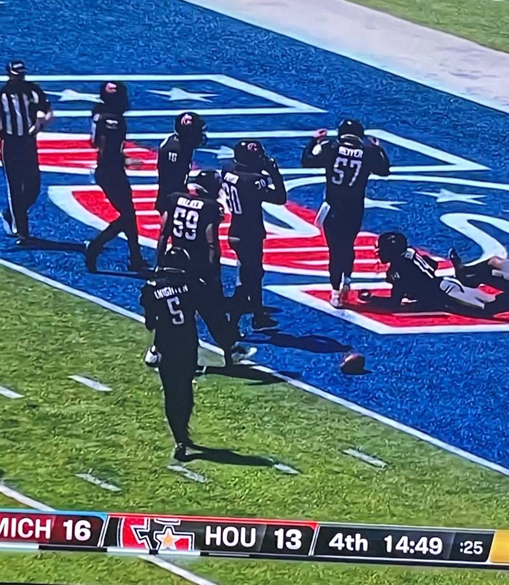 CoachMPatterson's tweet photo. Watching @USFL and former @FootballBrophy Bronco @reiterr50 with the @USFLGamblers….

Gonna need you to dive for those Ross! https://t.co/wlJlVmW0Kj