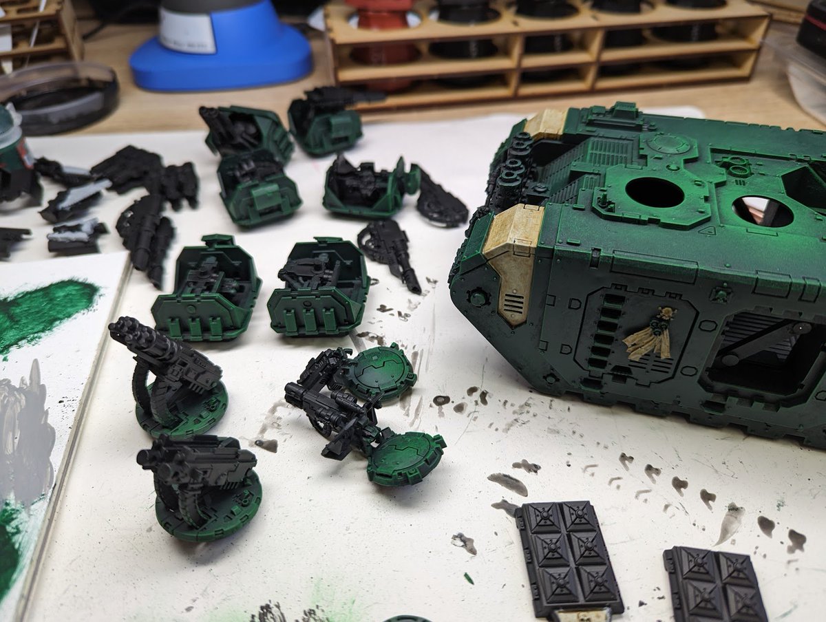 Base greens and bone on my modular magnetized #DarkAngels #Deathwing Land Raider.

Edges and overpaint will be corrected, and I think I need to tone back the top a bit.

#DarkAngels40k #LandRaider #WIP #Warmongers #DeathWing40k #WarhammerCommunity