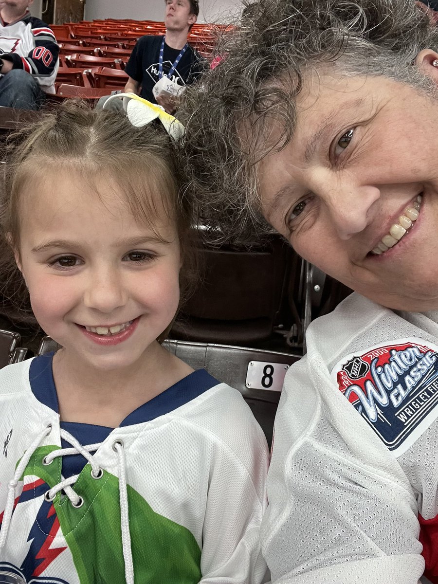 cecelia_holmes0's tweet photo. Grammy’s first @KalamazooWings game! #kwingsphoto https://t.co/MWOkZaE78R
