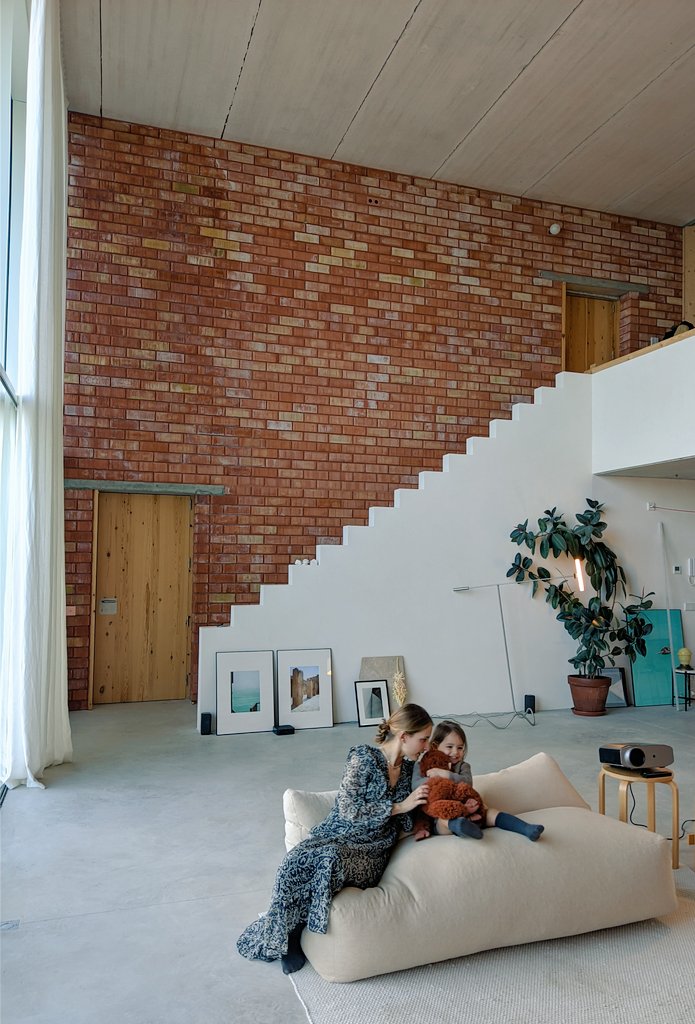 Mis jefas en esta maravilla de casa by Mesura