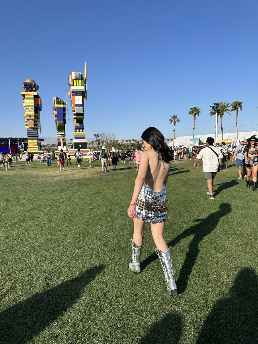 vaaaals_'s tweet photo. can I get a little commotion for the dress? 🪩 https://t.co/OEDpchM9nb