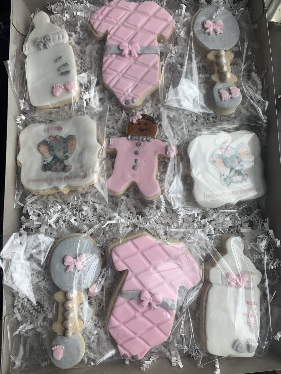 Sheeisrichnmai1's tweet image. How I spent my Saturday. I may have to start orders for the summer. #chocolatecoveredoreos #candyapple  #customcookies