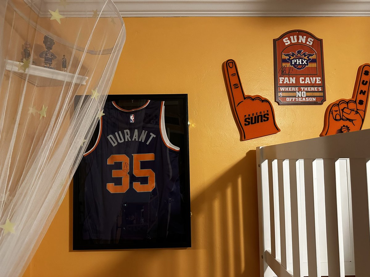 ShoshPHX's tweet photo. Some new additions to my girls’ room for the playoffs. #WeAreTheValley #WinItForAl https://t.co/cNPMphp1Qv