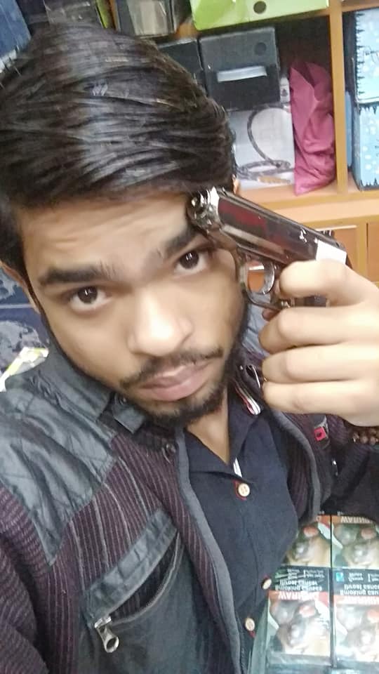 Arv_Ind_Chauhan's tweet image. #AtiqAhmed's murder:

A ‘#Definite’ #shooter #LuvleshTiwari of #Banda, whose #Facebook posts declared his intention back in 2019

toi.in/pV8f-a43/a24gk