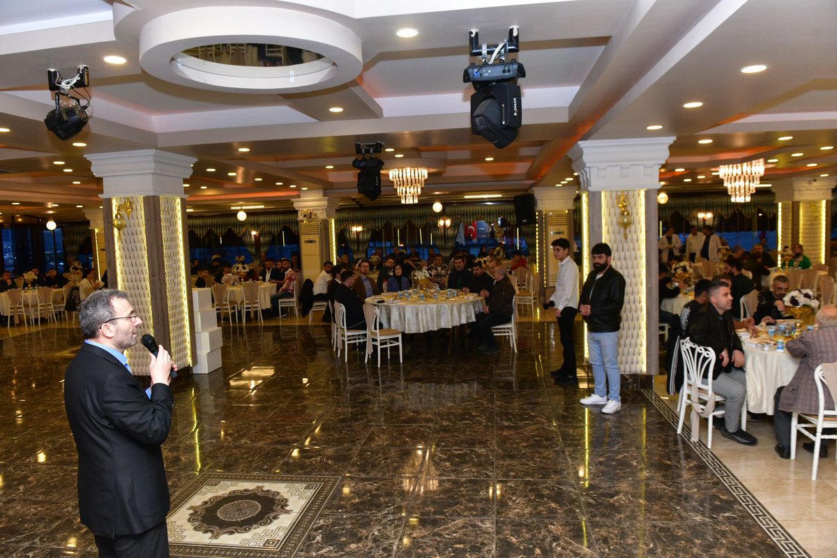 Pendik Kuaförler ve Berberler Odamızın düzenlediği iftar programında Pendikli kuaförler ve berberlerimizle bir araya geldik.