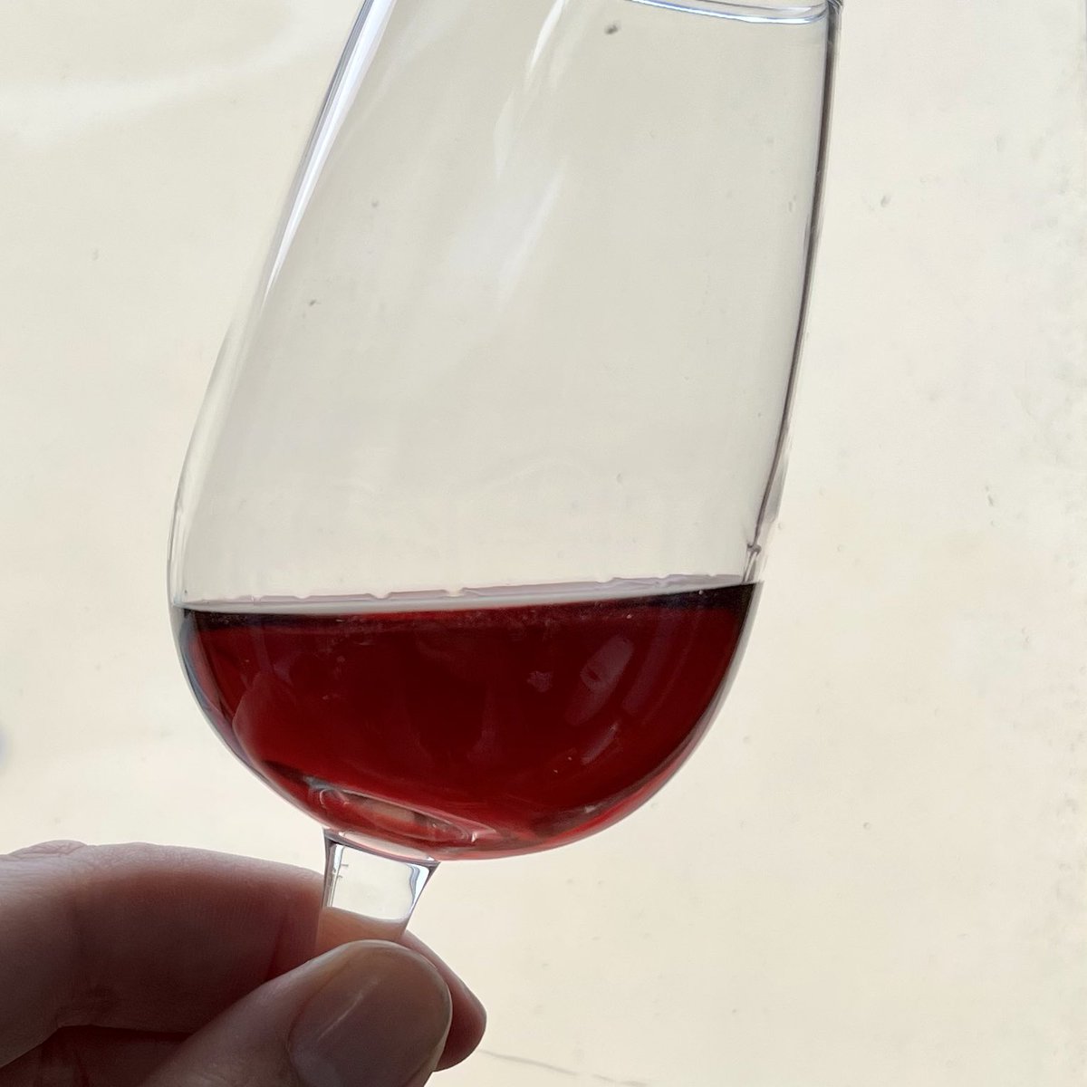 Instalment 2 of revisiting the 2018s at 5years: it’s @CharlesPalmer_2018 Pinot Noir. This was amazing on release… it’s mind blowing now! Beautiful structure, velvety body, perfect tannins, laced with rich black cherries, a hint of marzipan, wild English strawberries with a… 1/2